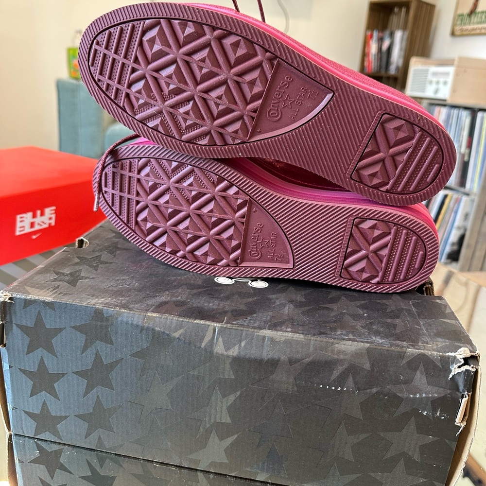 Miley Cyrus x Converse New in Box - Picture 3 of 6